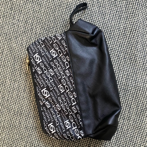 NWOT Bebe cosmetic bag - Picture 5 of 5